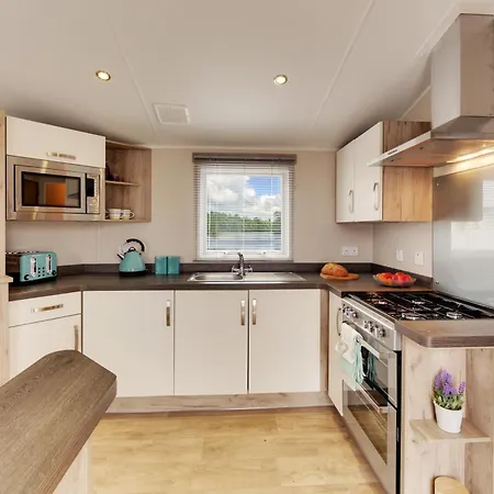 The Lakes Rookley Exterior photo A typical kitchen in a static