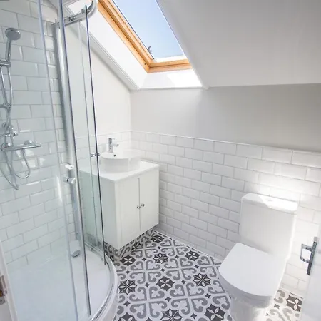The Lakes Rookley Exterior photo A shower room