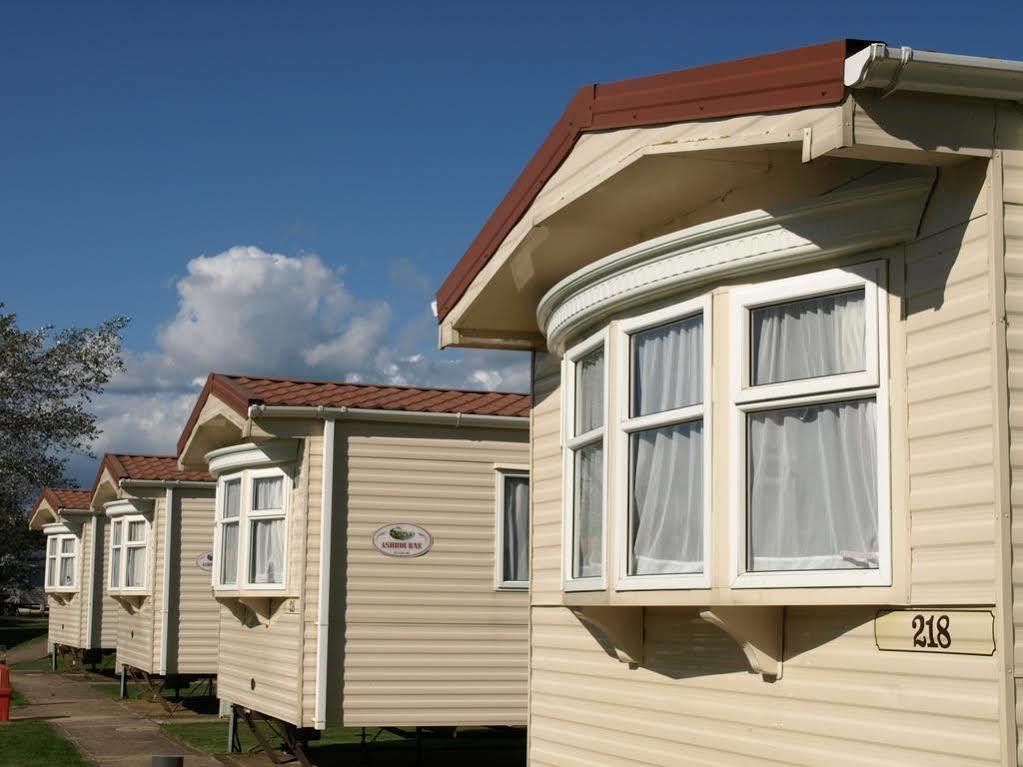 The Lakes 5*
