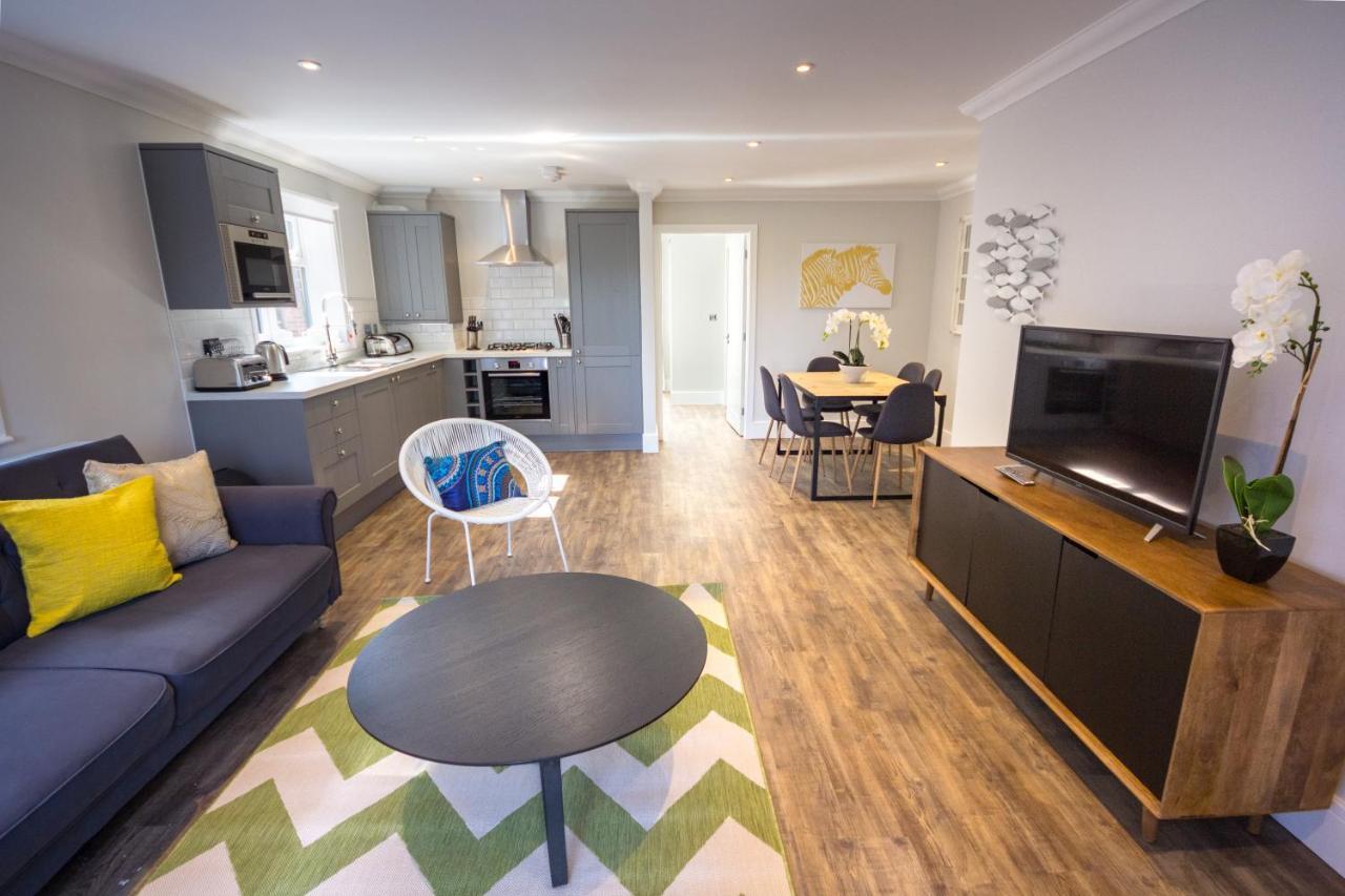 The Lakes 5*