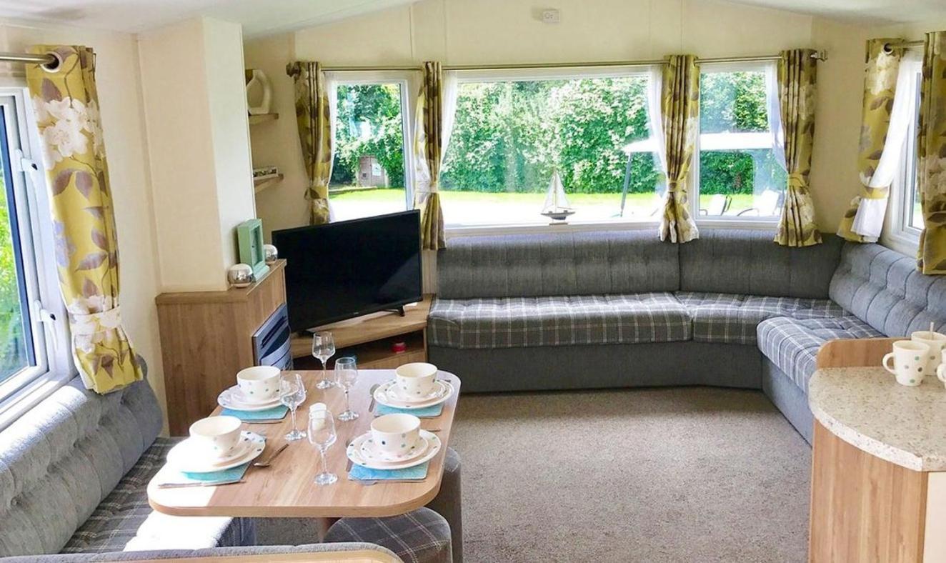 The Lakes 5*
